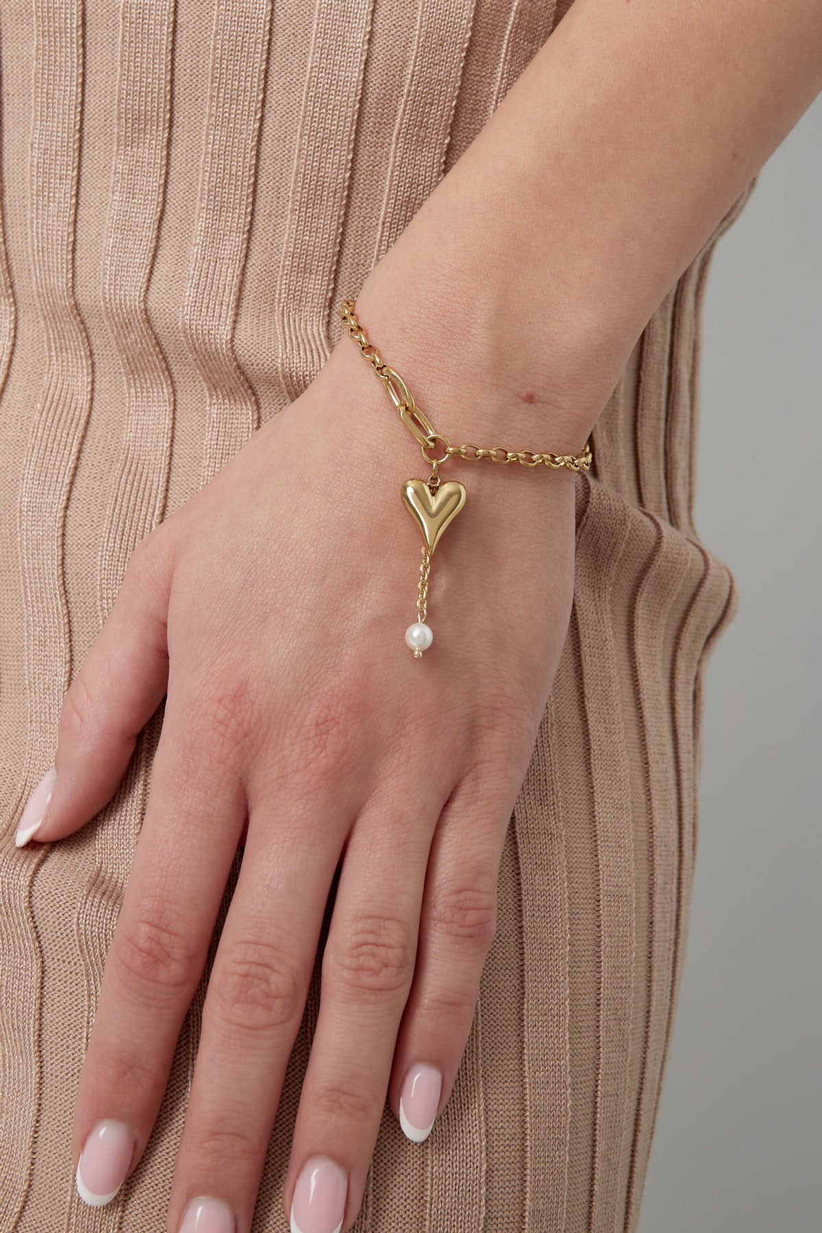 Heart Charm Pearl Bracelet - Gold