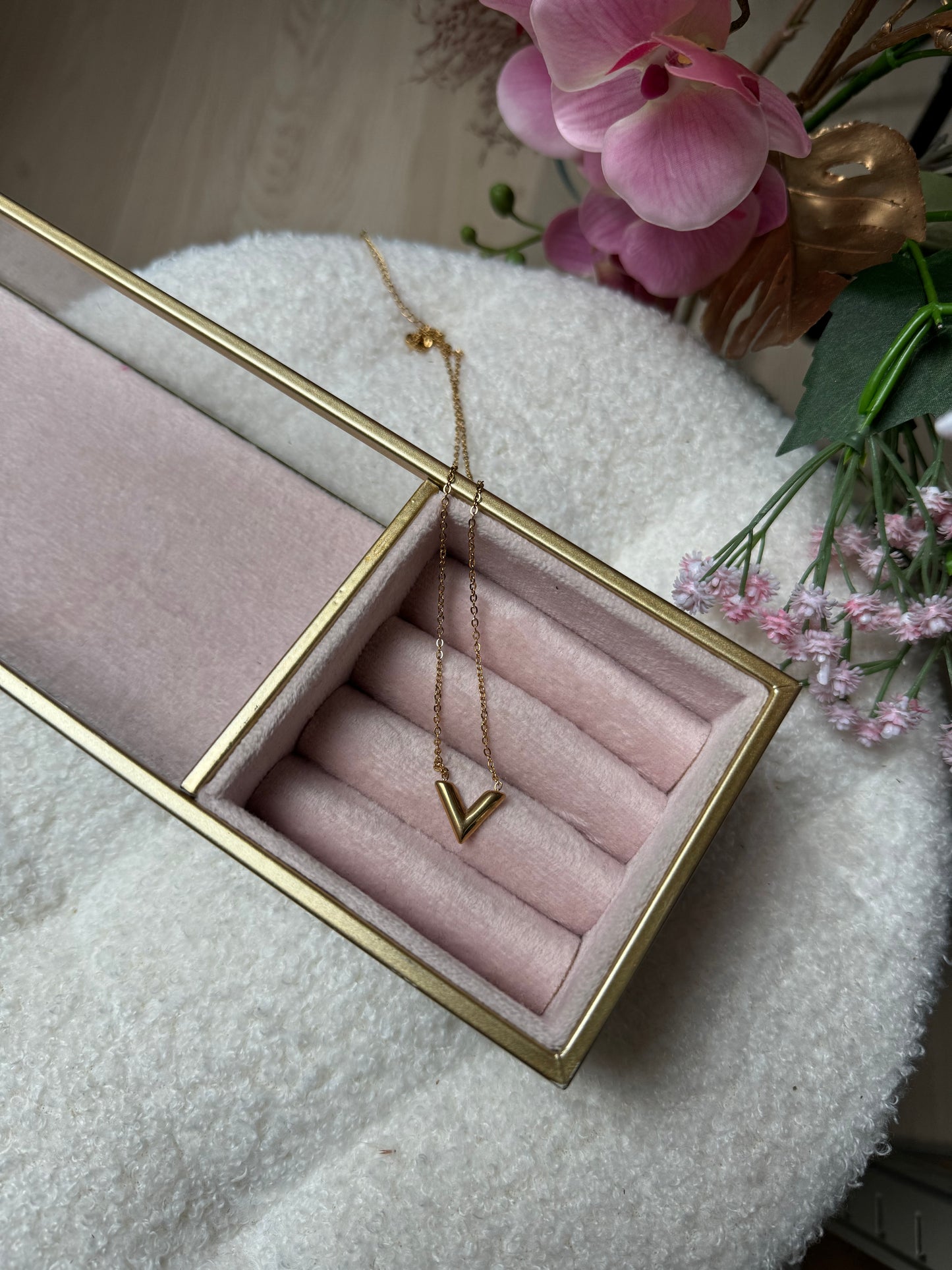 V Necklace