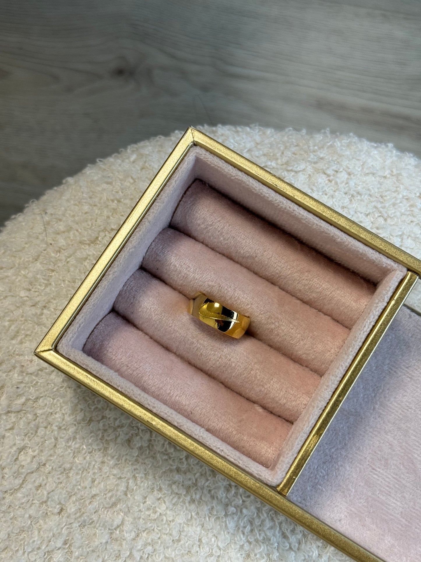 Swooshy Ring Gold - It Girl