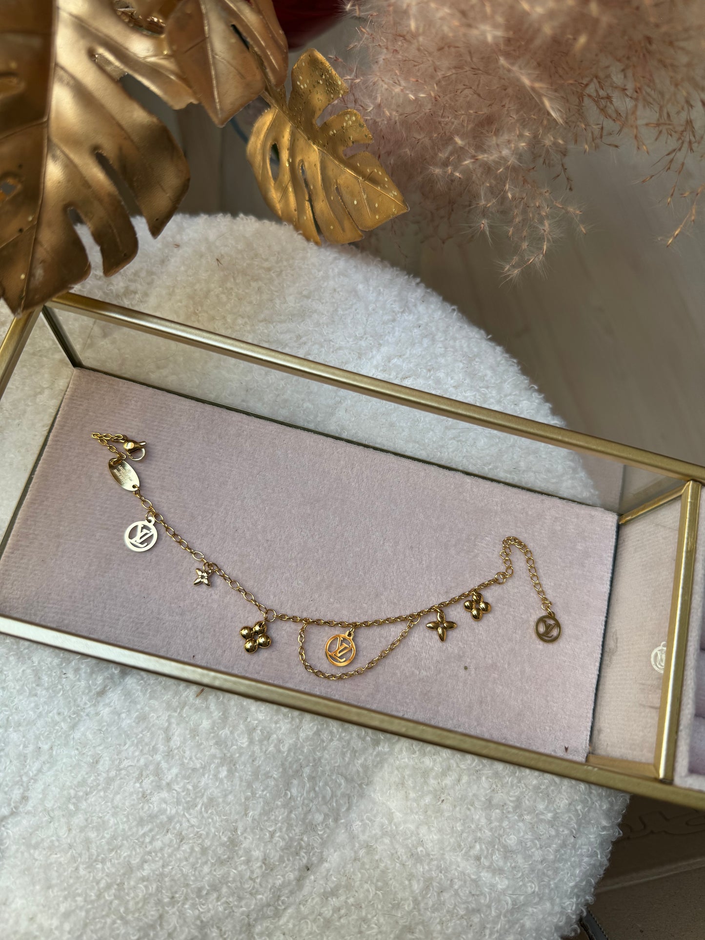 V Bracelet Flowery