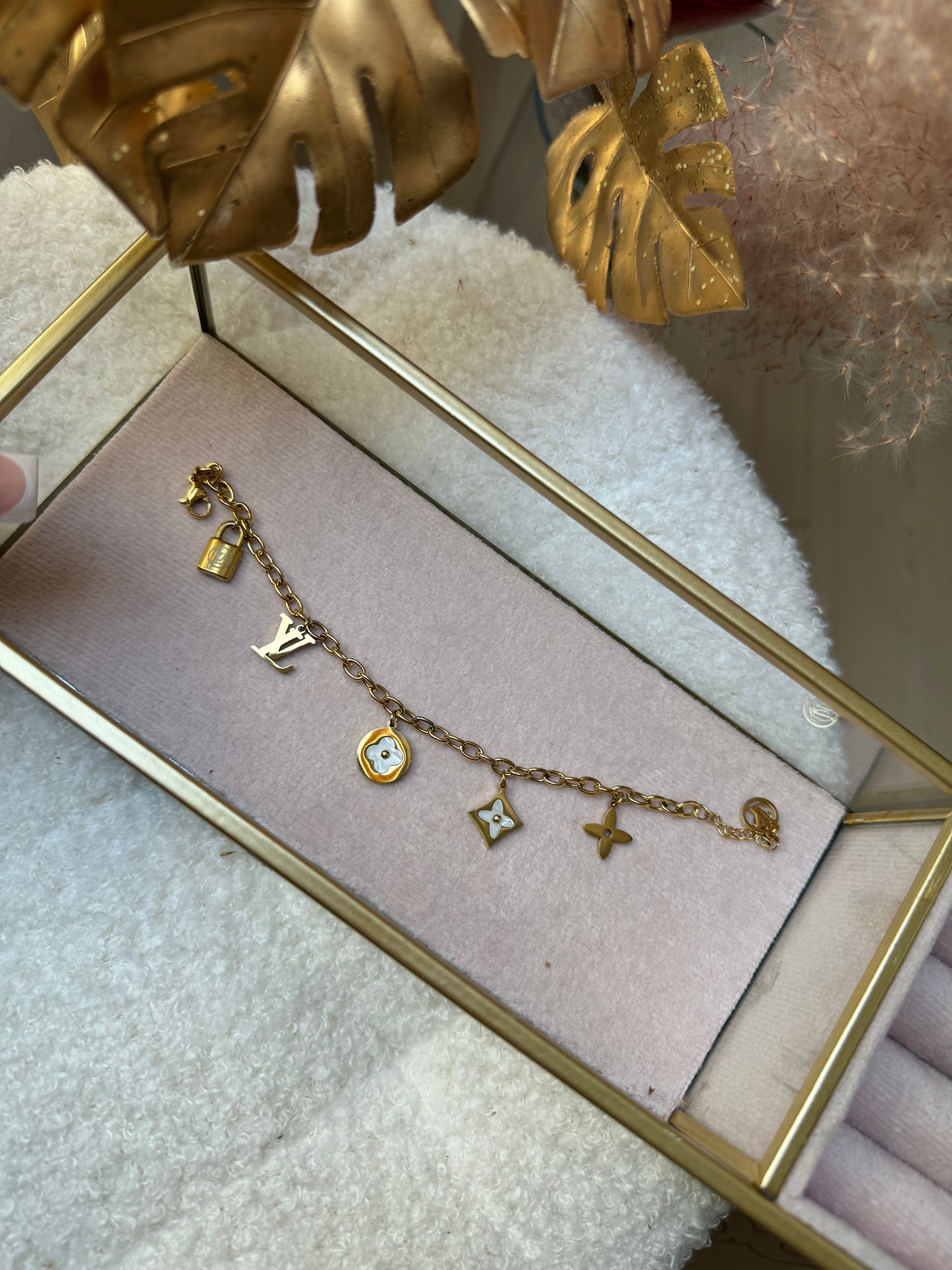 V Deluxe Single Bracelet - Gold