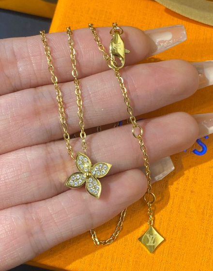 V Sparkle Necklace