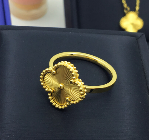 Gold Lucky Ring Deluxe