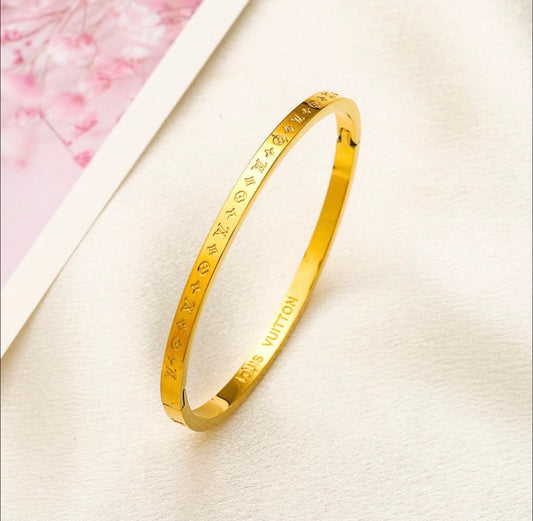 V Logo Thin Bangle - Gold