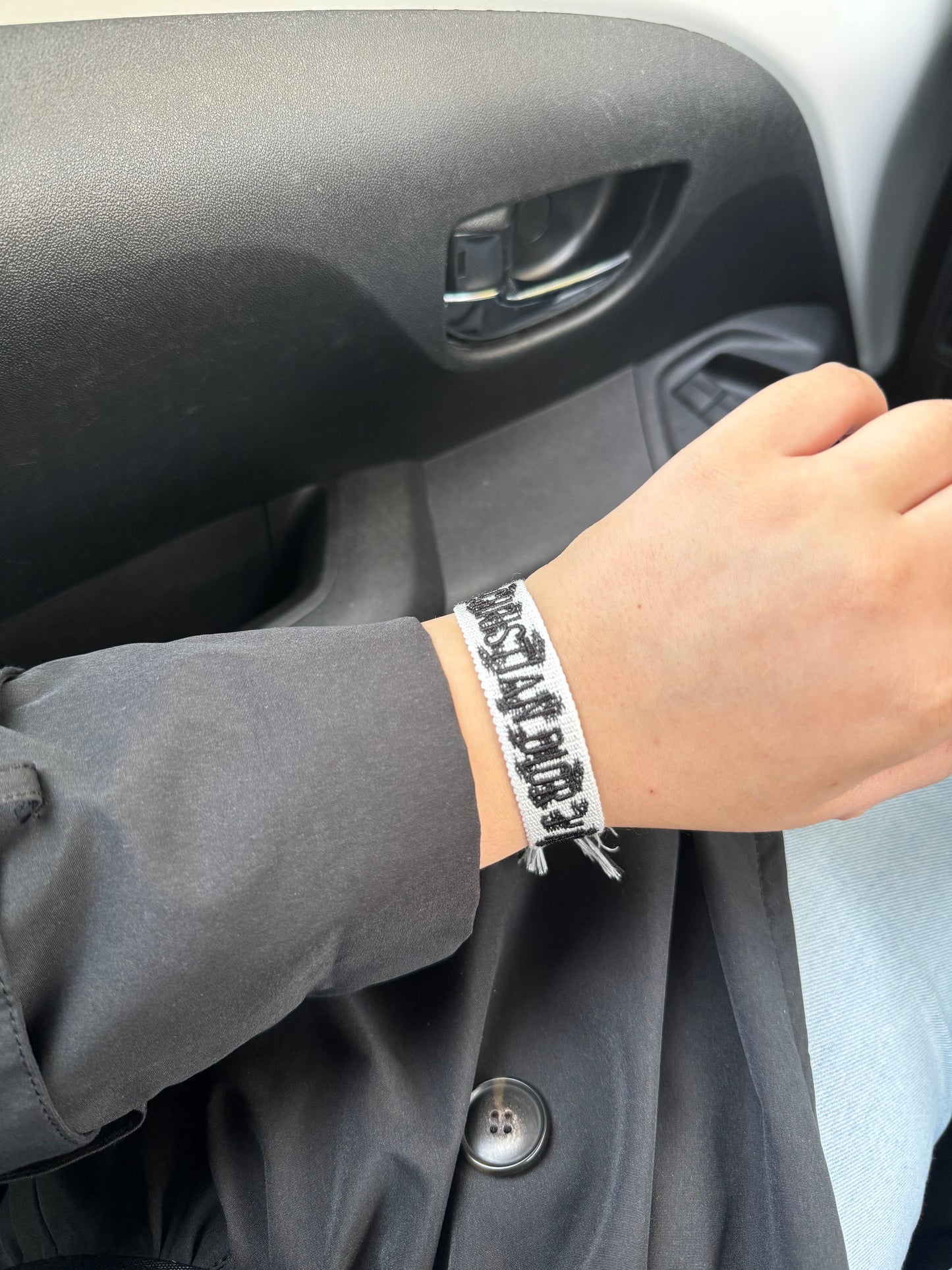 CD bracelet - White Black Hearts