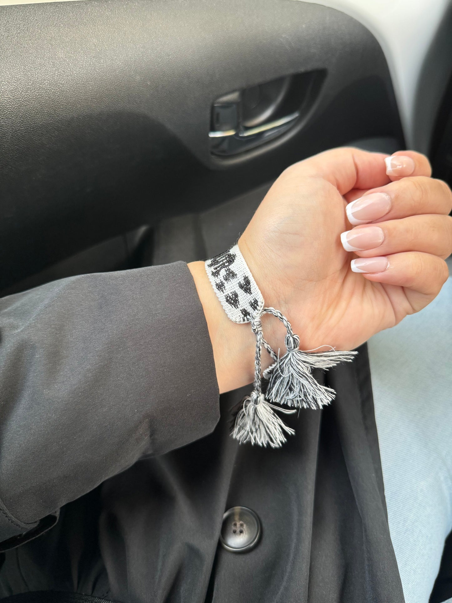 CD bracelet - White Black Hearts