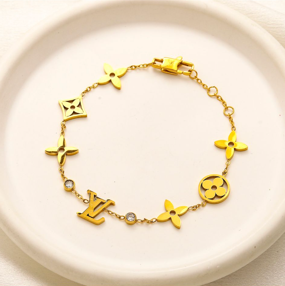 V Logo Bracelet - Gold