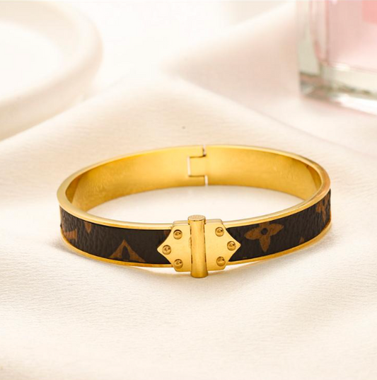 V Classic Bangle